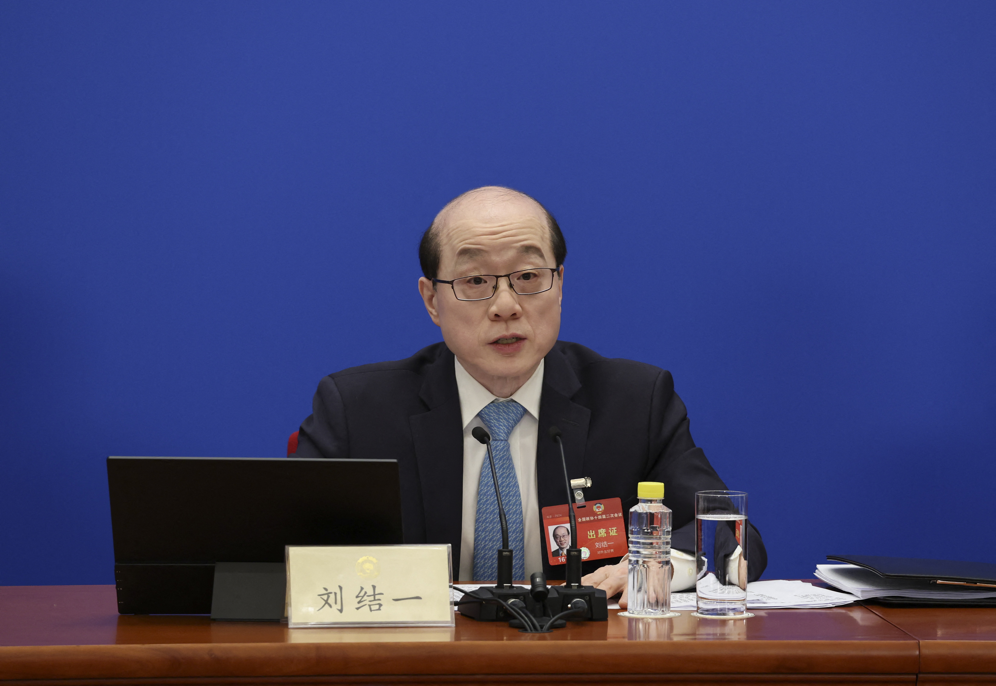 中國政協新聞發言人劉結一3日舉行記者會。 (AFP)