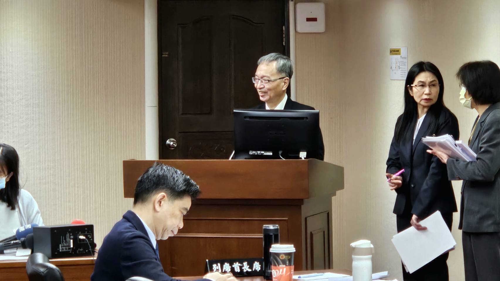 薛瑞元4日在立法院衛環委員會專案報告「蘇丹紅」食安事件。(劉品希 攝)