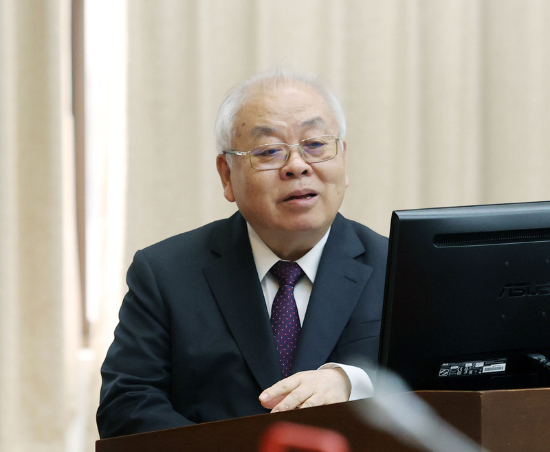 立法院財政委員會13日邀請主計總處列席業務報告並備質詢，朝野立委聚焦政府調漲電價的影響等；主計總處主計長朱澤民表示，根據台電初步規劃，不會無差別調漲，用電大戶尤其外銷比重較大者，漲幅較高，至於民生用戶、小規模用電，漲幅會比較低。(圖：中央社)