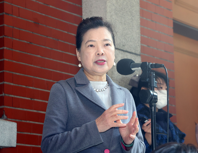 AI發展蓬勃，業界呼籲政府關注產業用電量以及電力配置等議題。經濟部長王美花13日在立法院接受媒體訪問表示，AI產業用電量大主要是在訓練階段，像是OpenAI資料量大、運算量多；台灣產業偏向後端，未來將持續密切觀察AI應用對電力需求。(圖：中央社)