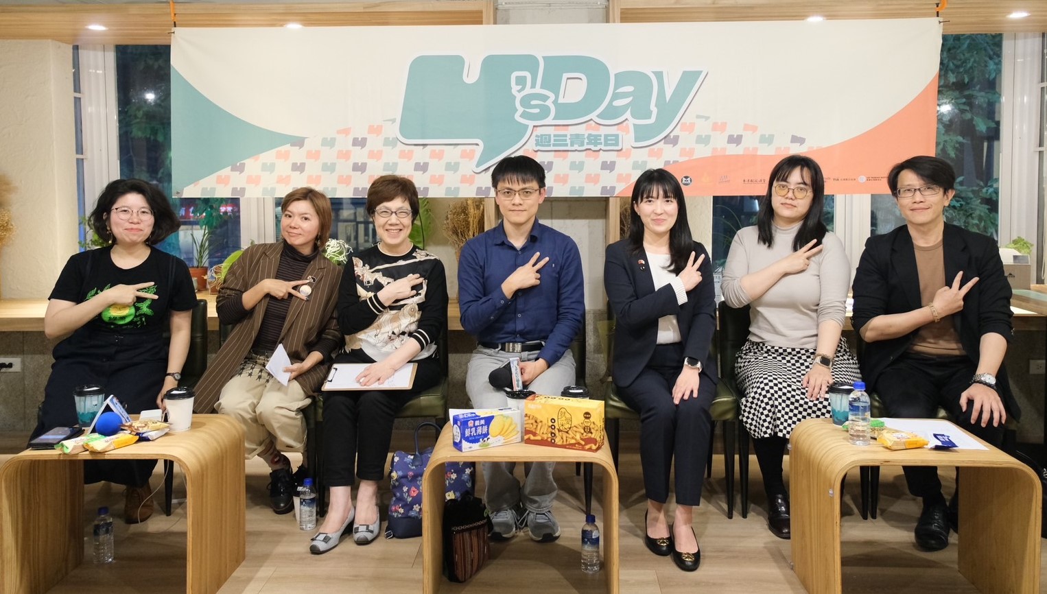 Y’s Day「週三青年日」13日舉辦「性別天花板推陳出新，進步力量該如何突圍?」座談會。(圖左至右：王彥涵、何語蓉、李安妮、陳方隅、山田摩衣、蔡宜文、董思齊)(圖:台灣智庫提供)