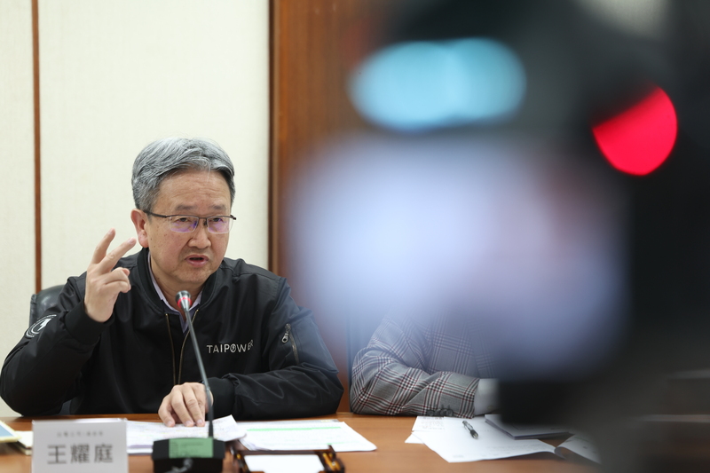 台電總經理王耀庭出席會後記者會說明。(圖：中央社)