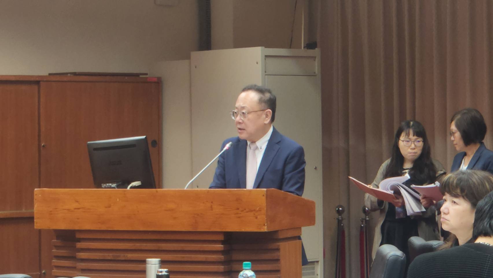 文化部長史哲27日立院教委會中進行業務報告，報告中提及文化部將策辦台灣藝文節目參與巴黎奧運相關「文化奧運」藝文盛會。(江昭倫 攝)