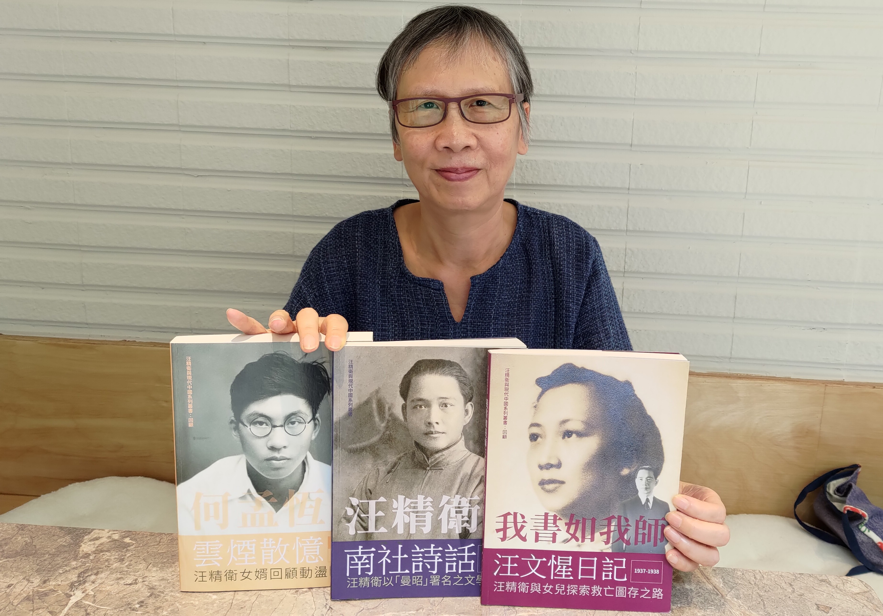 汪精衛外孫女何重嘉陸續整理外公汪精衛、父親何孟恆、母親汪文惺當年的手稿和作品，希望還原多元史料，讓更多人了解他們當時的心境。(陳國維 攝)