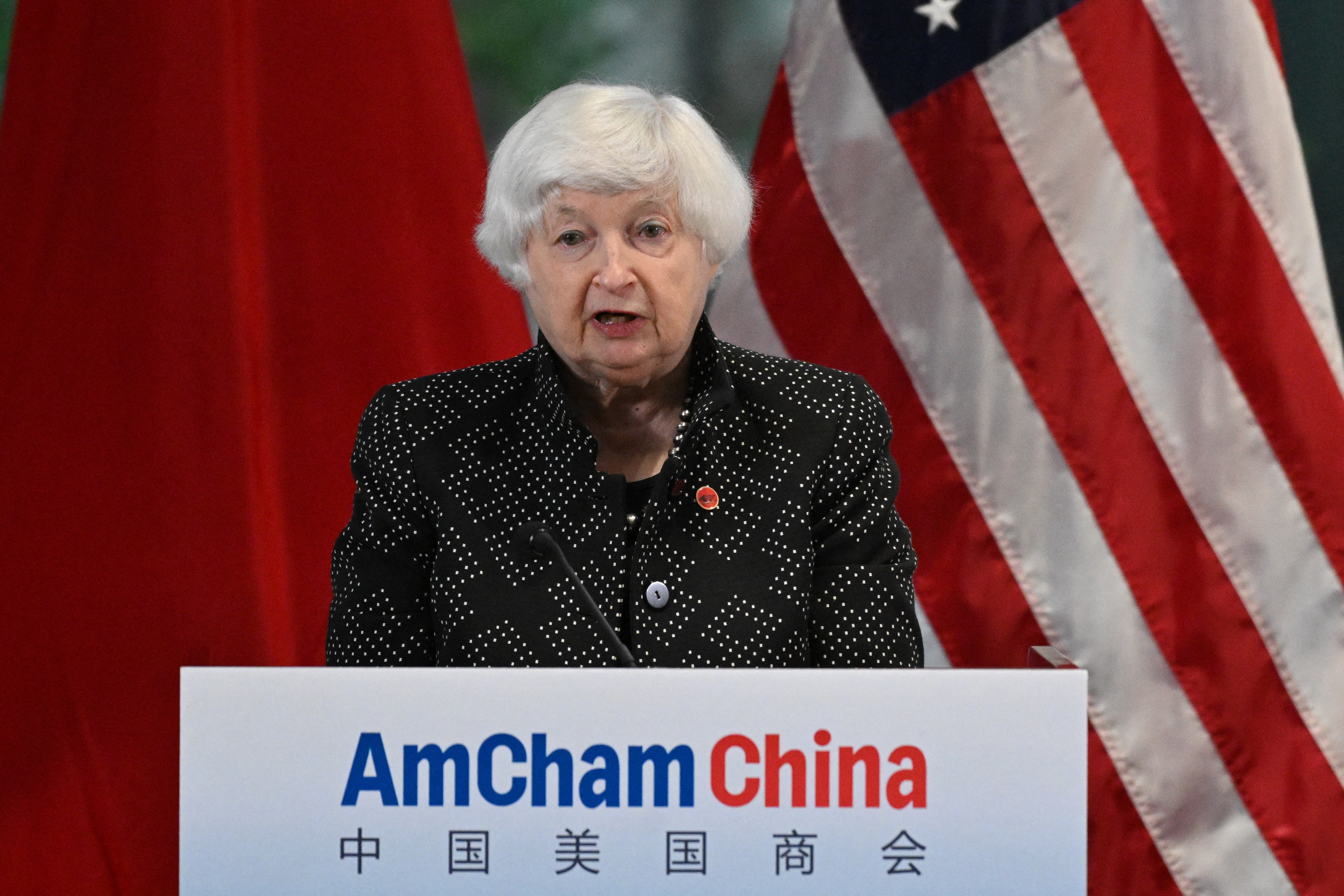 美國財政部長葉倫(Janet Yellen)訪中，在廣州對40名美國商會(American Chamber of Commerce)成員發表演說。(AFP)