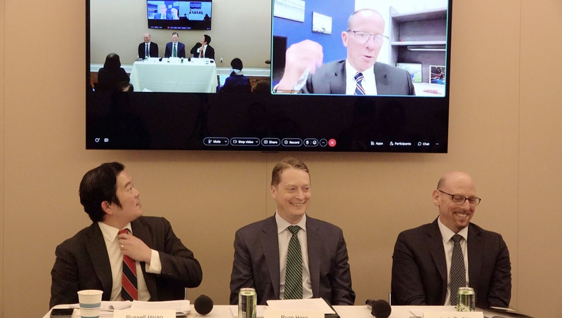 華府智庫「全球台灣研究中心」（GTI）10日舉行台灣關係法45週年研討會，前美國國安會中國事務主任何瑞恩（中）及前美國國務院主管東亞暨太平洋事務助理國務卿史達偉（視訊者）等與會。 (圖：中央社)