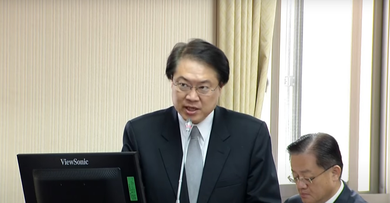立法院內政委員會15日排定「0403震災之災後救助、重建規劃及補助方式」專案報告。圖為內政部長林右昌。(翻攝國會頻道)