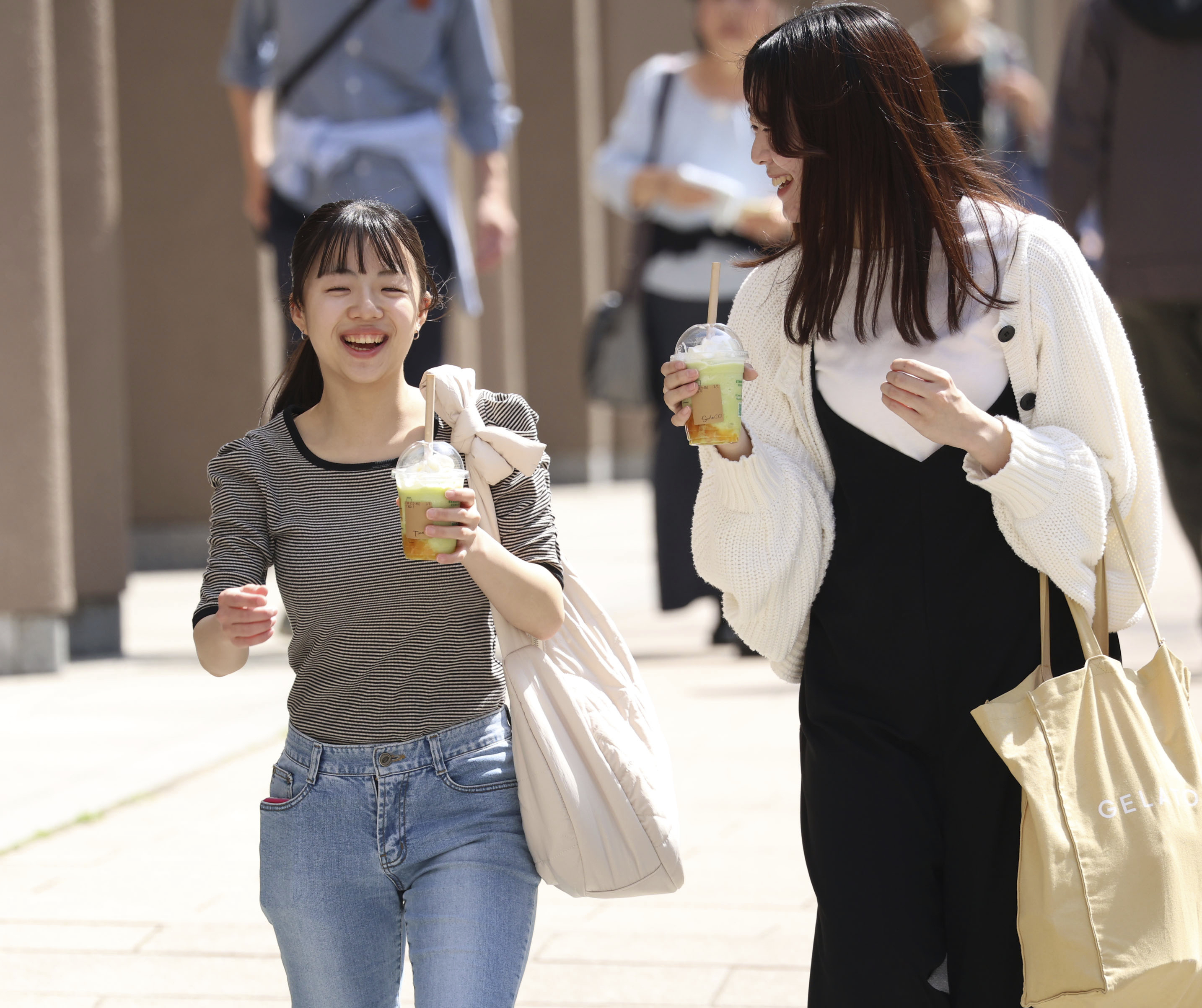 日本札幌15日氣溫超過攝氏25度(華氏77度)，是有史以來一年中最早達到此溫度的紀錄。(AP/達志影像)