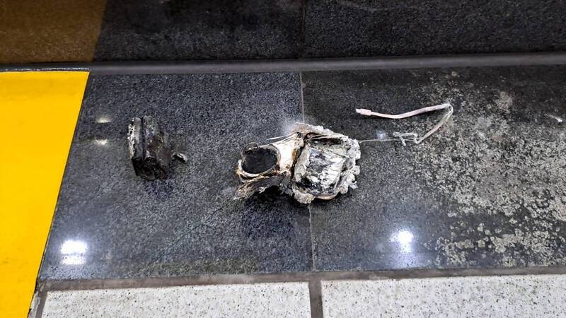 台北捷運公司中和新蘆線松江南京站一部往迴龍方向列車20日發生旅客行動電源冒煙事件，車上約750人受影響被疏散，改搭後續列車，整體系統營運正常。（台北捷運公司提供）(圖：中央社)