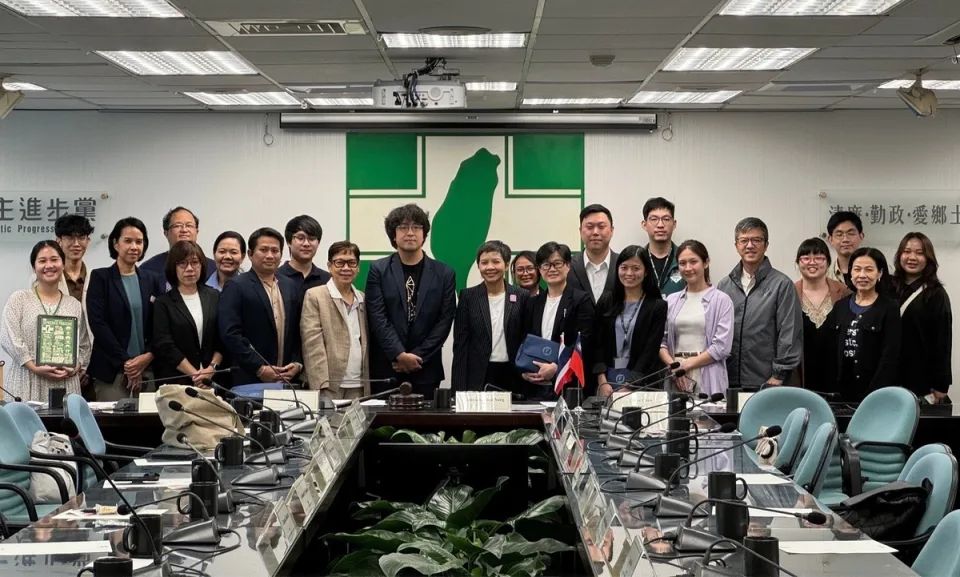 德國弗里德里希諾曼基金會(FNF)與泰國COFACT(COFACT Thailand)訪團3日到訪民進黨。 (圖:民進黨)