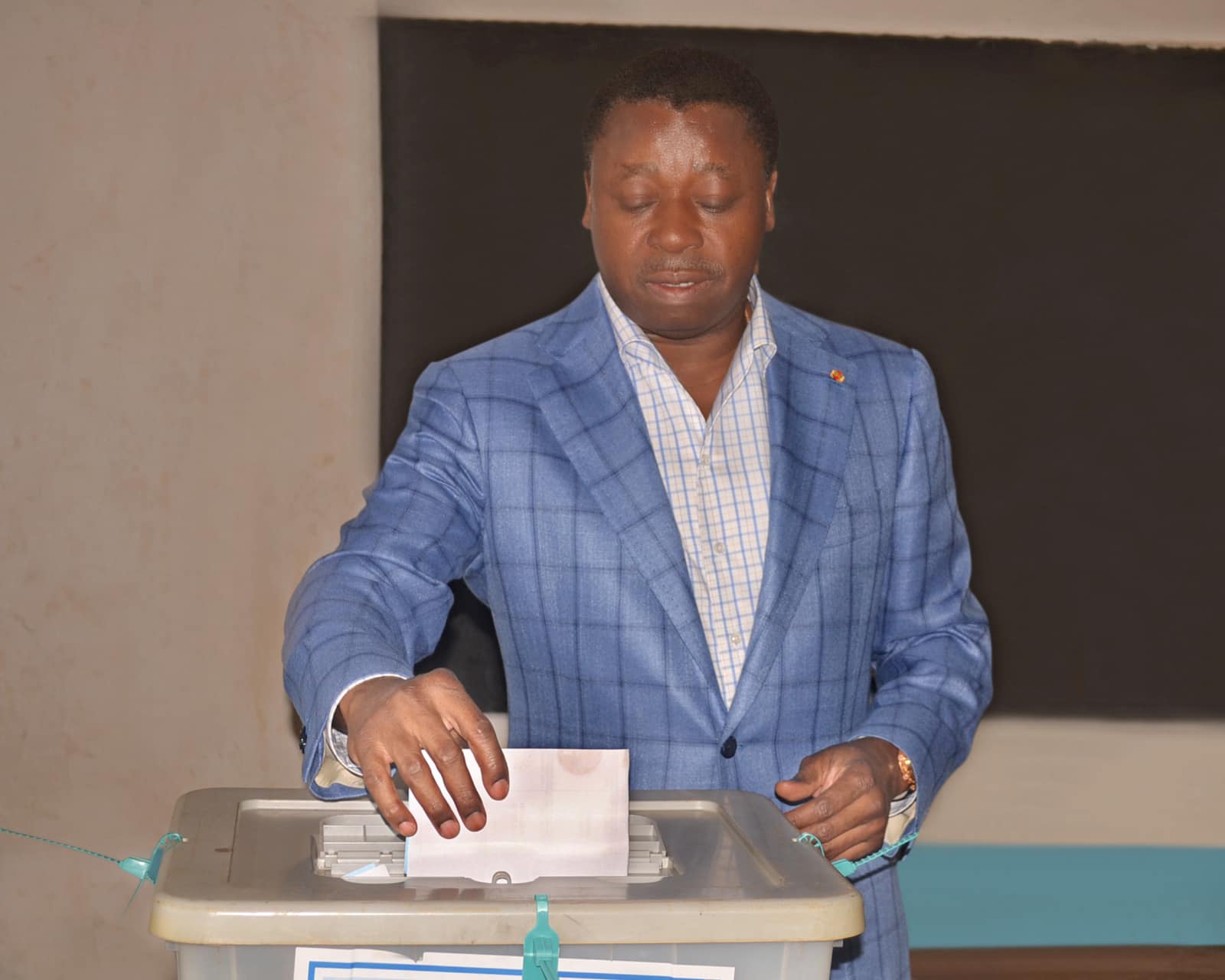 多哥總統格納辛貝(Faure Gnassingbe)領導的執政黨在4月的國會選舉中贏得了多數席位。(圖：格納辛貝臉書)