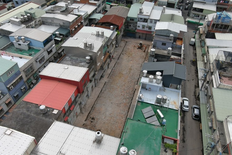 0403花蓮地震再度喚起老舊建物耐震話題。圖為桃園大溪三元市場被列紅單的危樓，現已拆除。（桃園市政府建築管理處提供/中央社)