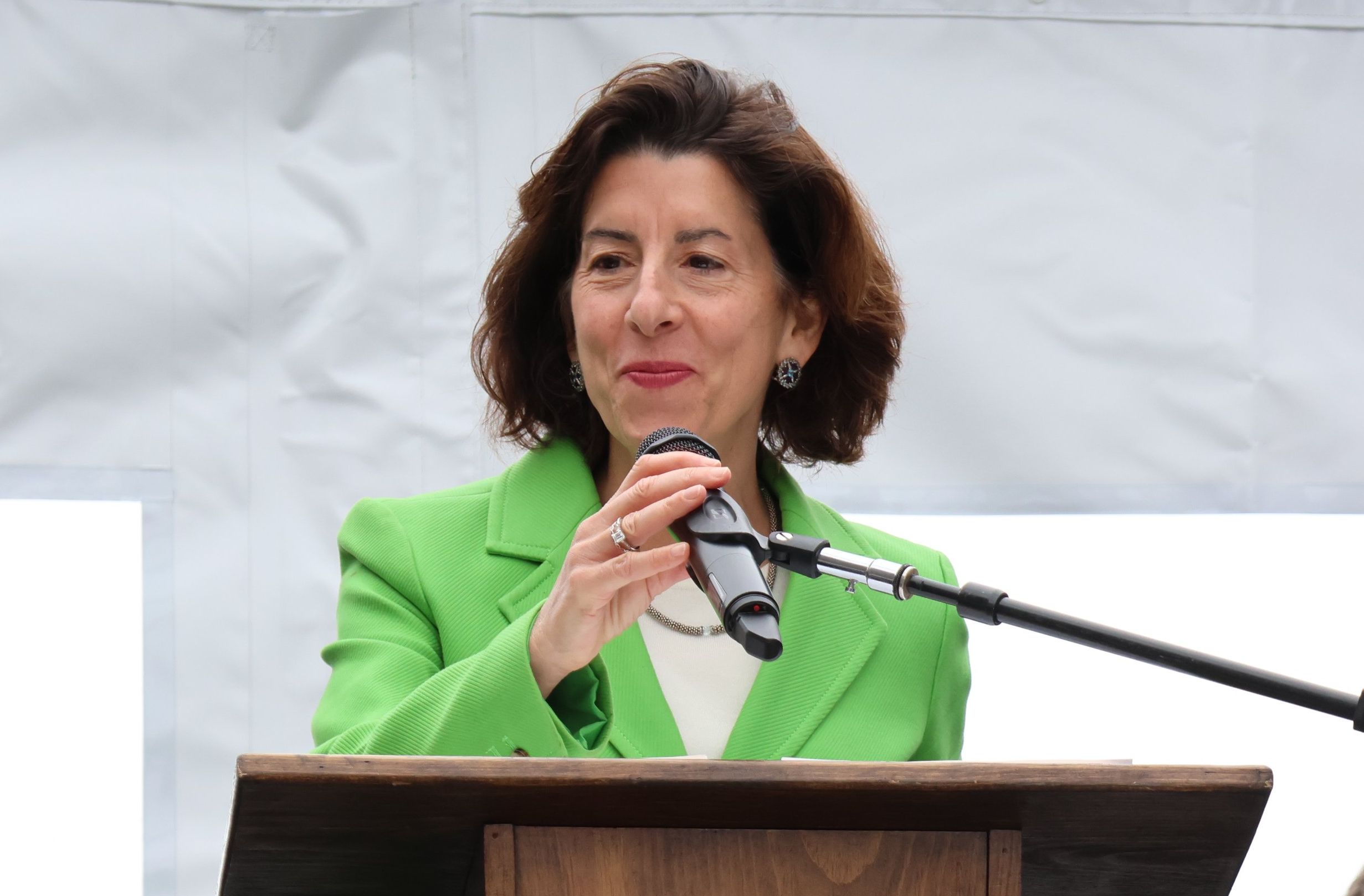 美國商務部長雷蒙多(Gina Raimondo)。(圖:@SecRaimondo)