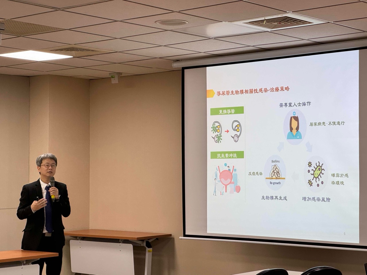 國立台灣大學醫學檢驗暨生物技術學系教授邱浩傑研發出一種極具潛力的體內導尿管生物膜清除療法，榮獲第二十屆國家新創獎的肯定。（國科會提供）