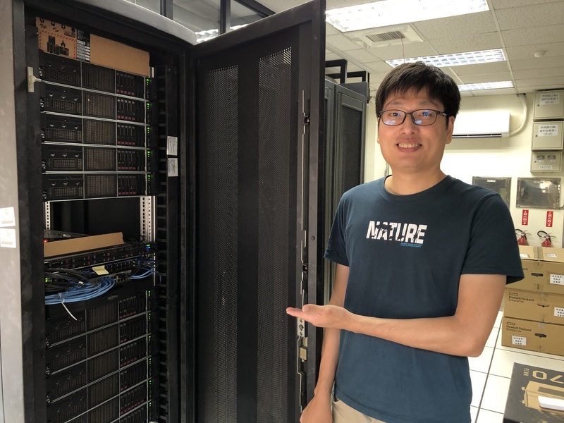 國立中山大學物理系助理教授鍾佳民與跨國研究團隊，成功破解過去30年全球科學家無解的高溫超導體理論模型。(中山大學提供)