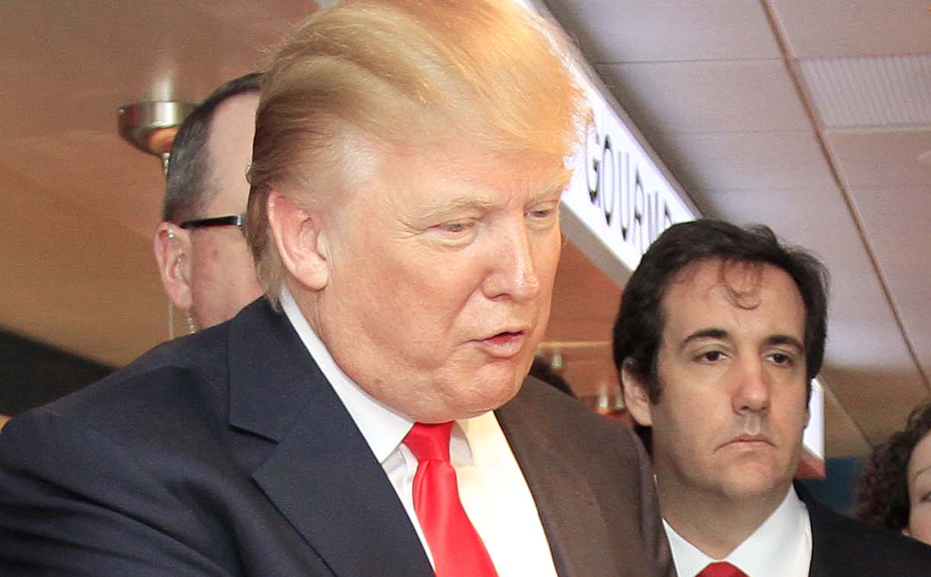 美國前總統川普(Donald Trump，左)封口費案，預計13日將傳喚他的前律師柯恩(Michael Cohen，右)出庭作證。資料照。(美聯社/達志影像)