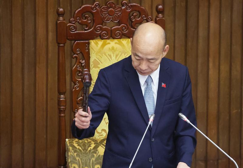 圖為立法院長韓國瑜敲下議事槌。(資料照片/CNA)