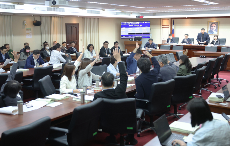 藍、白所提的國會改革法案將在17日上演表決大戰，民進黨團表示假使法案通過，不排除由行政院提起覆議，以及由立法部門或行政部門聲請釋憲。(圖：中央社)