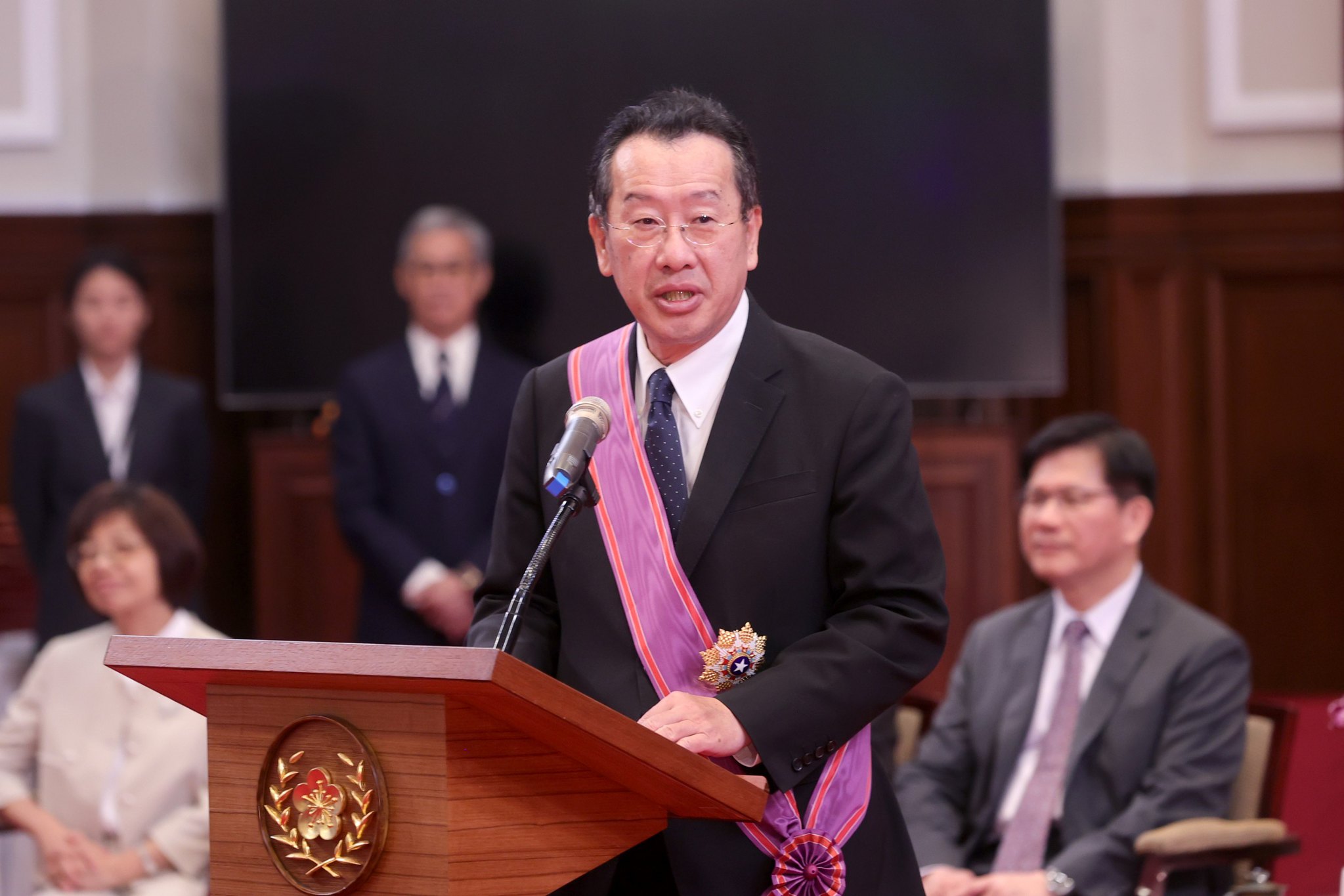 蔡英文總統15日頒授勳章給國安會秘書長顧立雄等人。 (圖:總統府)