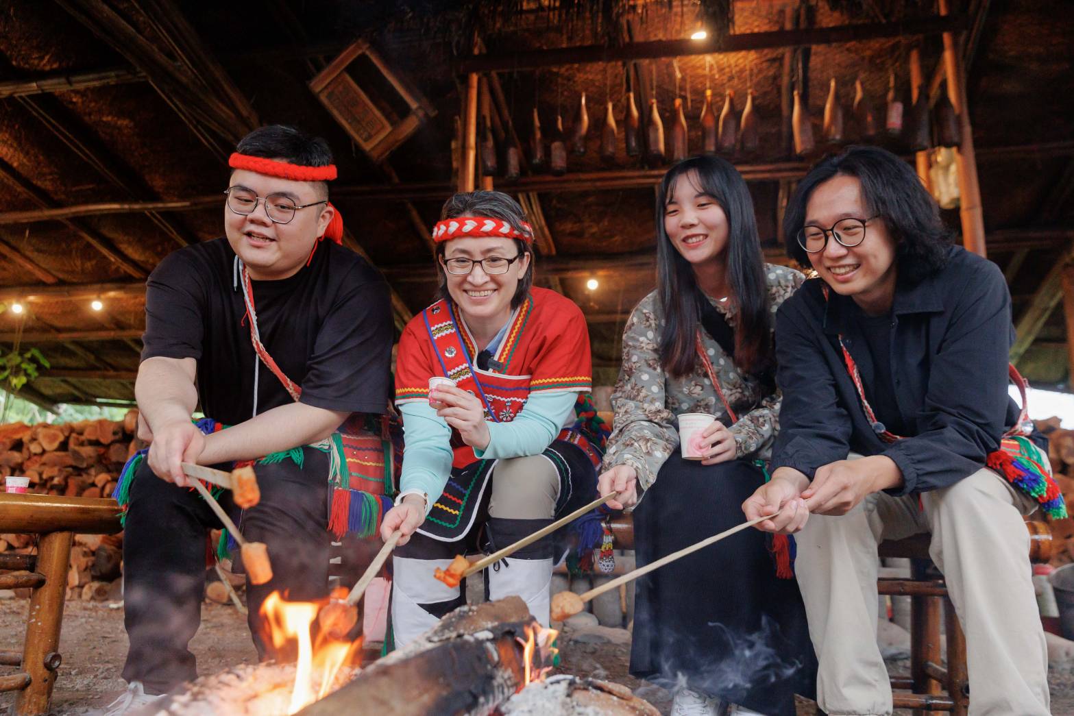 準副總統蕭美琴(圖左2)率領民進黨中央黨部員工赴花蓮員工旅遊，透過實際行動支持當地觀光產業振興。(圖：民進黨提供)