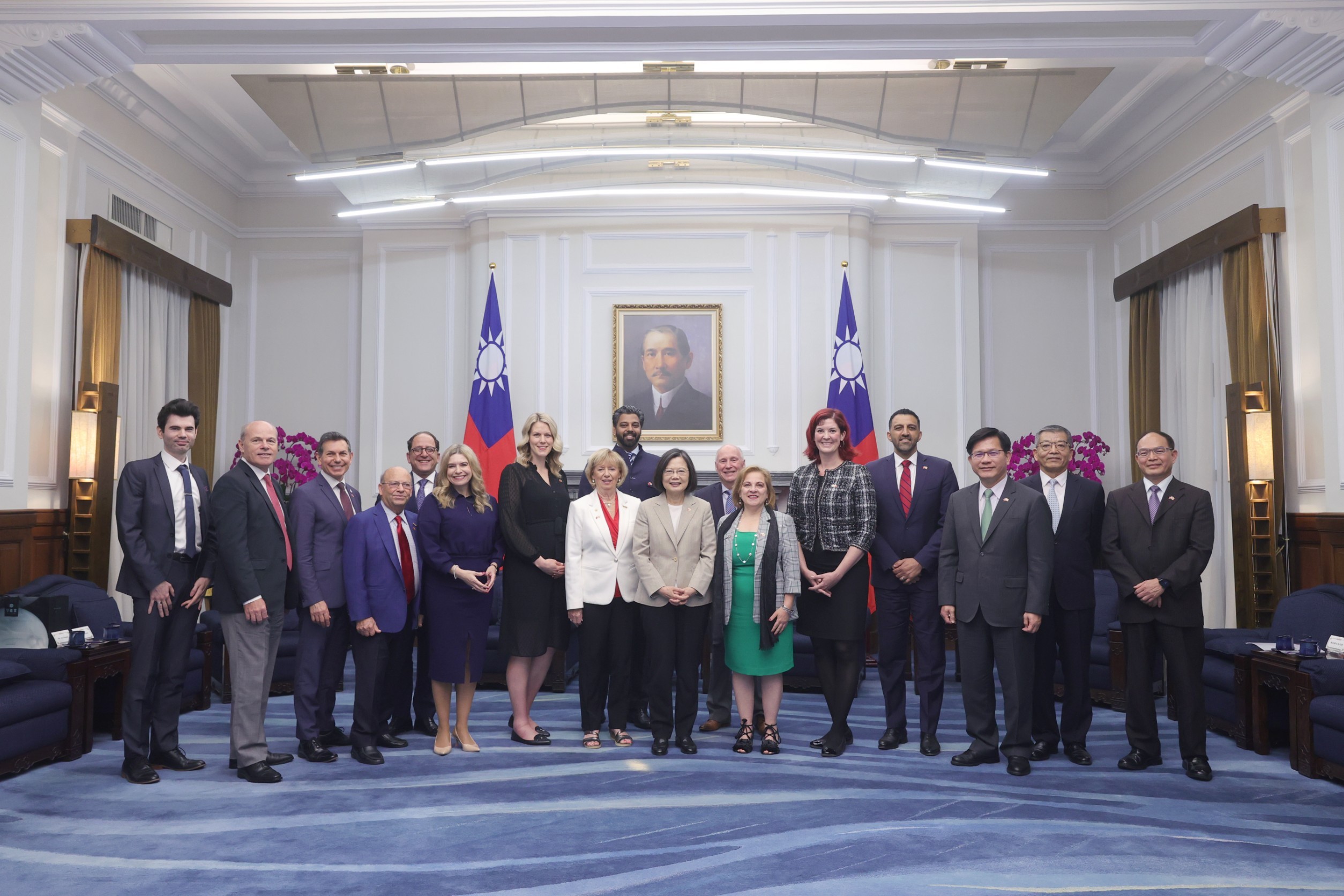 蔡英文總統接見加拿大國會「我國正副總統就職慶賀團」。(圖：總統府)