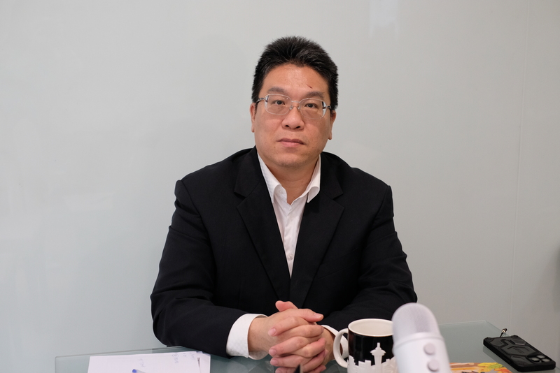 中華民國旅遊品質保障協會媒體公關宣導委員會主委李奇嶽說，台灣赴中國旅遊的客群年齡有斷層，以銀髮族居多。圖攝於4月11日。 (圖：中央社)