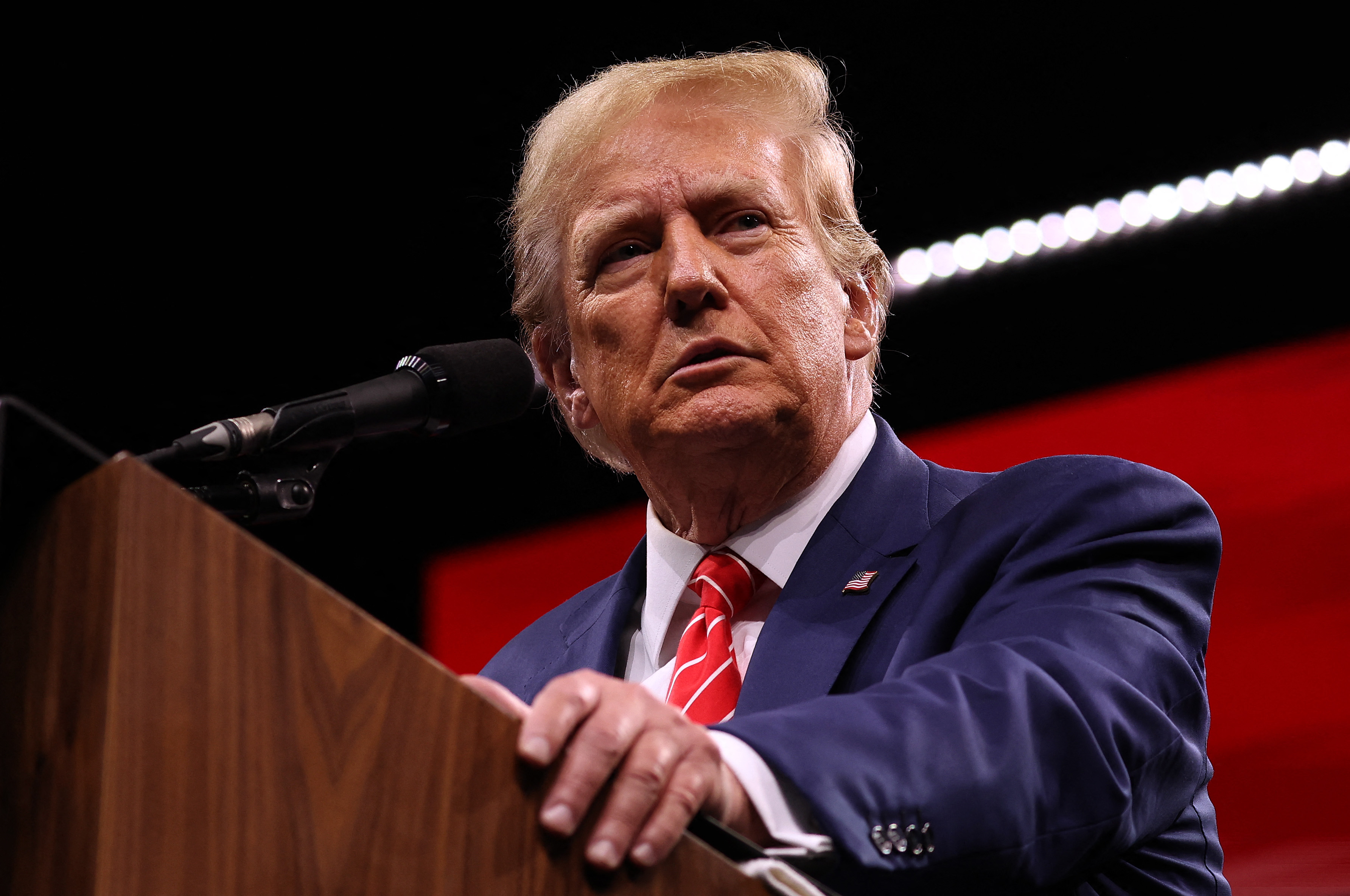 美國前總統川普(Donald Trump)日前接受彭博專訪時稱，台灣應向美付保護費。(檔案照/AFP)