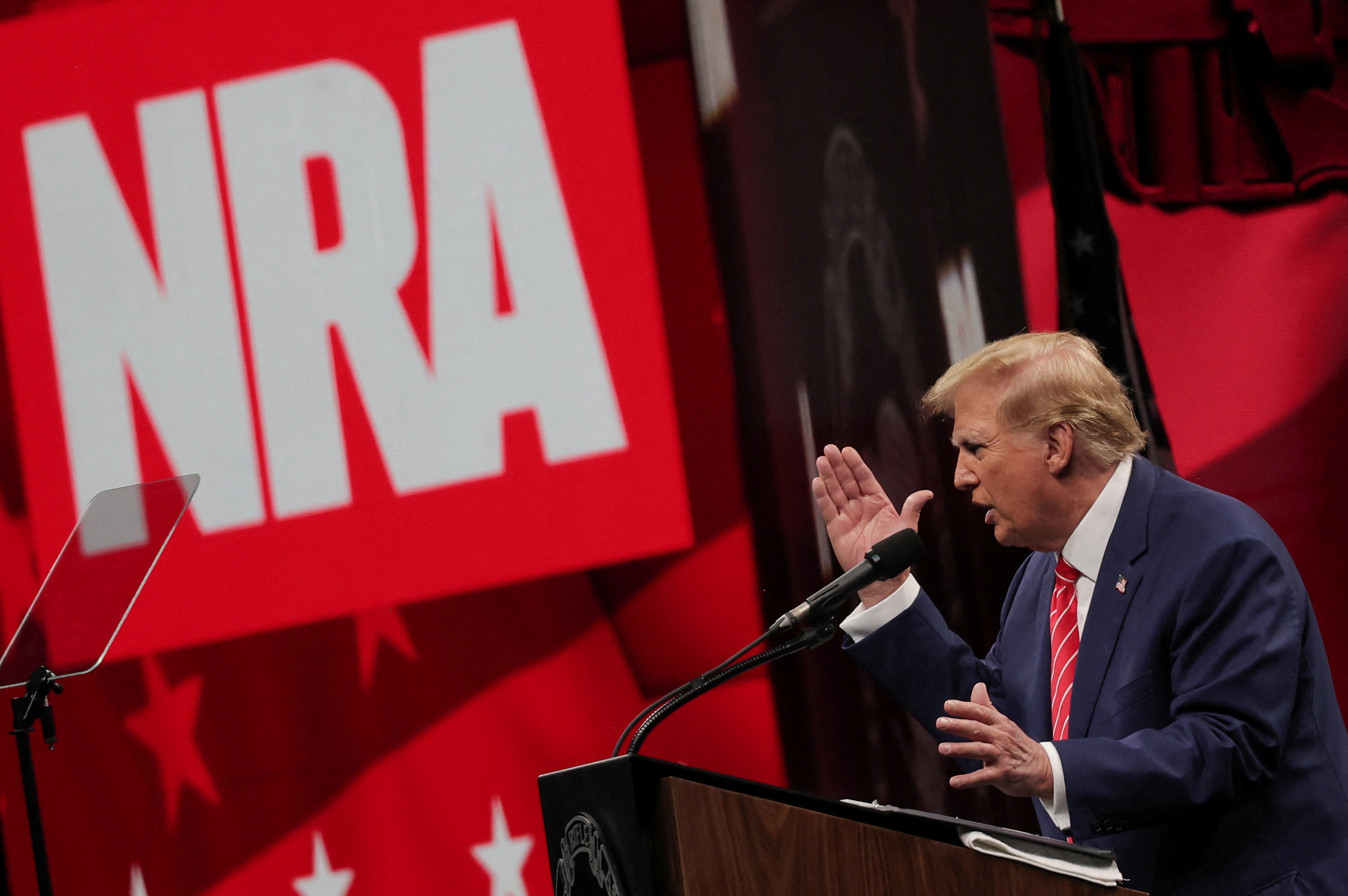 美國前總統川普(Donald Trump)在全國步槍協會年度領袖論壇(Leadership Forum)發表演說。(路透社/達志影像)