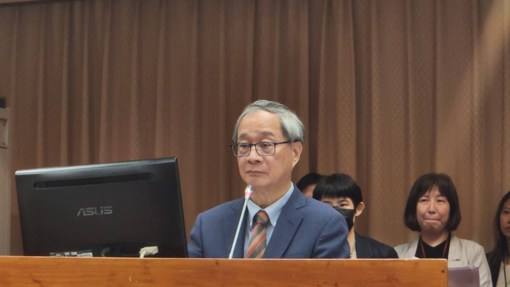 台灣文學館爆發吉祥物阿龍抄襲爭議，文化部長李遠公開向原繪師道歉。(江昭倫 攝)