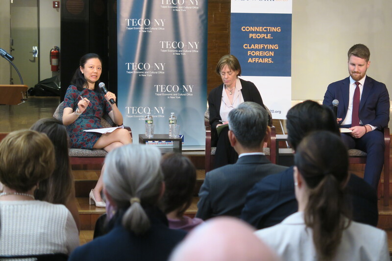 駐紐約辦事處22日舉辦研討會，邀請美國智庫專家林洋（Bonny Lin）（左）、華特斯（Riley Walters）（右）與談，分別從安全、經貿角度展望總統賴清德執政前景。 (圖：中央社)