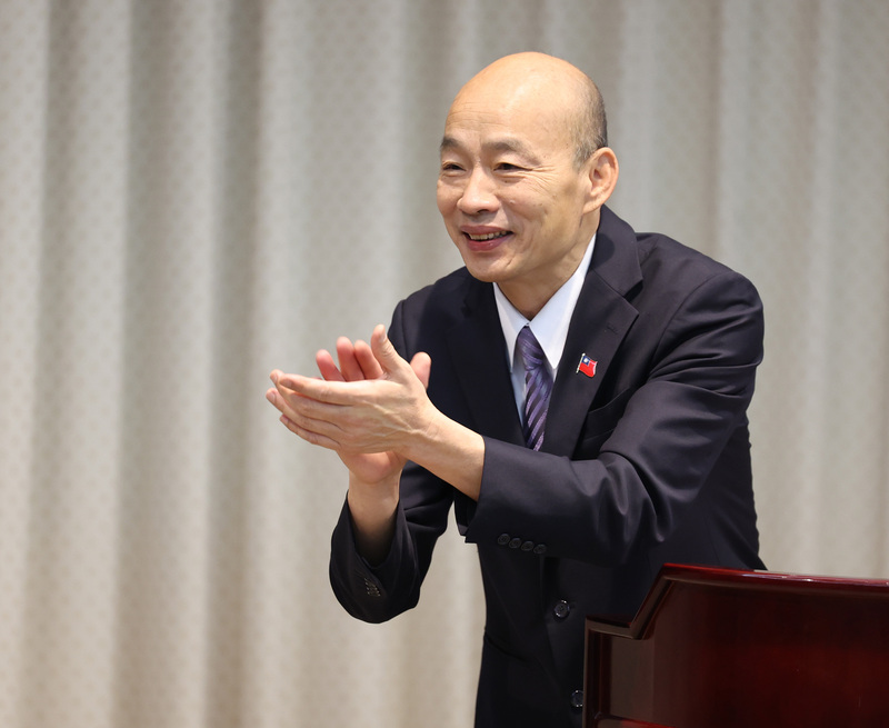 立法院長韓國瑜宣布，延長開會時間到晚上12點再行休息，準備了便當和披薩供朝野立委享用，晚上7點繼續開會。(圖：中央社)