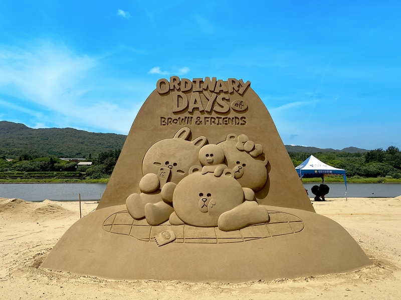 2024福隆沙雕藝術季今年展期將自5月31日起到10月13日止，以「LINE FRIENDS夏日明星派對」為主題，共展出45座作品。（福容大飯店提供）中央社記者余曉涵傳真  113年5月27日 (圖：中央社)