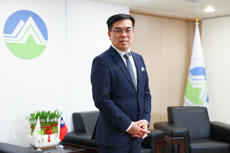 「全球塑膠公約(Global Plastics Treaty)」最後一輪談判今天(25日)起一連7天在韓國釜山登場。環境部長彭啓明(圖)派出產官學代表組成觀察團，親赴大會蒐集最新資訊。(資料照：中央社)