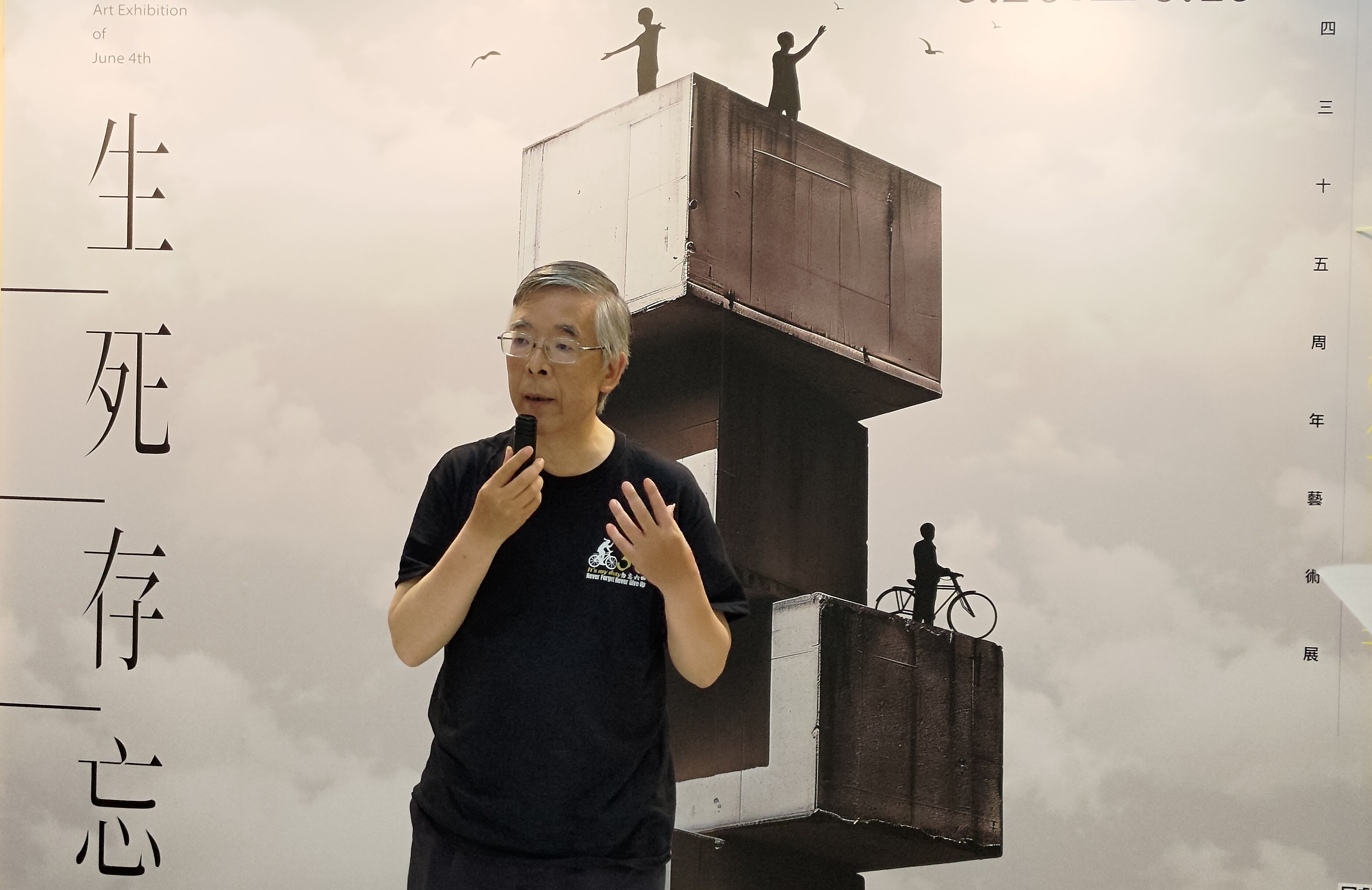 歷史學者吳仁華在每年六四前，都會在「X」平台放上六四屠殺事件的照片。(資料照／程寬仁 攝)