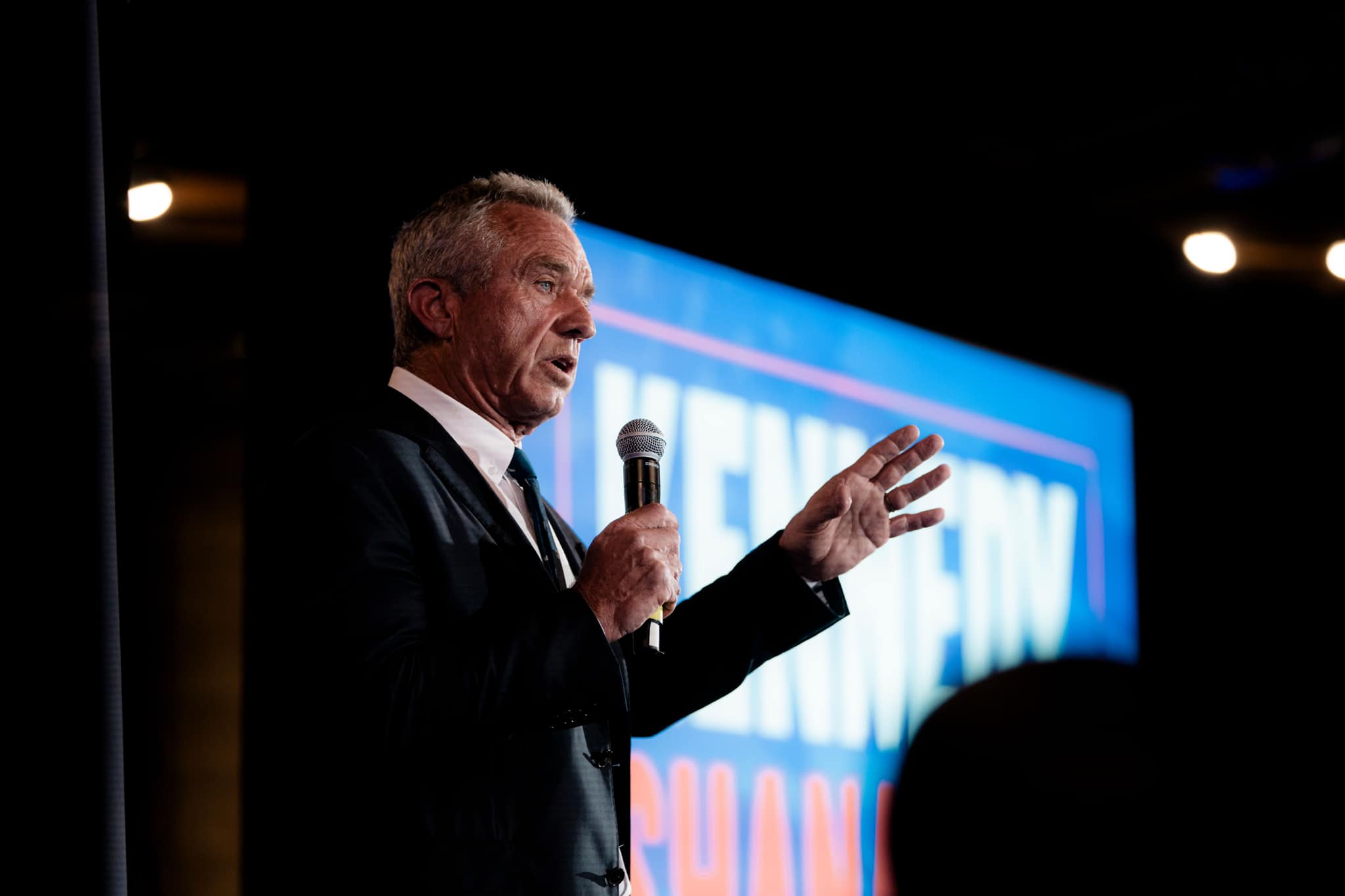 美國總統大選獨立參選人小羅勃甘迺迪22日在亞利桑那州，提交了退出總統競選的文件。(圖：Robert F. Kennedy, Jr臉書)