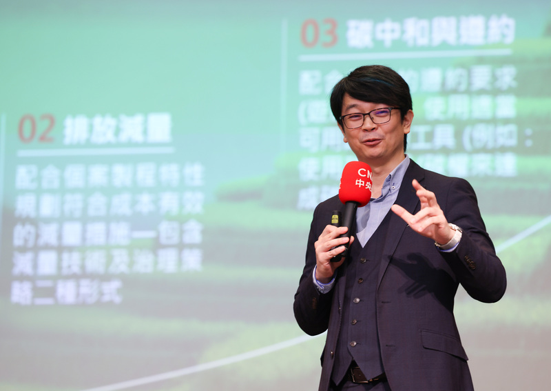 ​環境部「COP29戰情中心」同步掌握氣候公約最新進展，環境部長彭啓明12日下午與人在亞塞拜然COP29會場的中華經濟研究院研究員劉哲良(圖)連線，聽取大會現場最新觀察。(資料照：中央社)