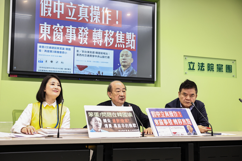 民進黨立法院黨團6日上午舉行輿情回應記者會，黨團總召柯建銘(中)、幹事長吳思瑤(左)、書記長莊瑞雄(右)出席。(圖：中央社)