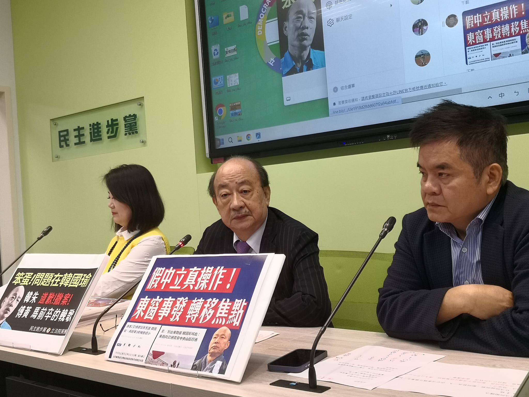 行民進黨團總召柯建銘(中)質疑傅崐萁花東三法採BOT是要引進中資，讓中國的「一帶一路」進到台灣。(劉玉秋 攝)