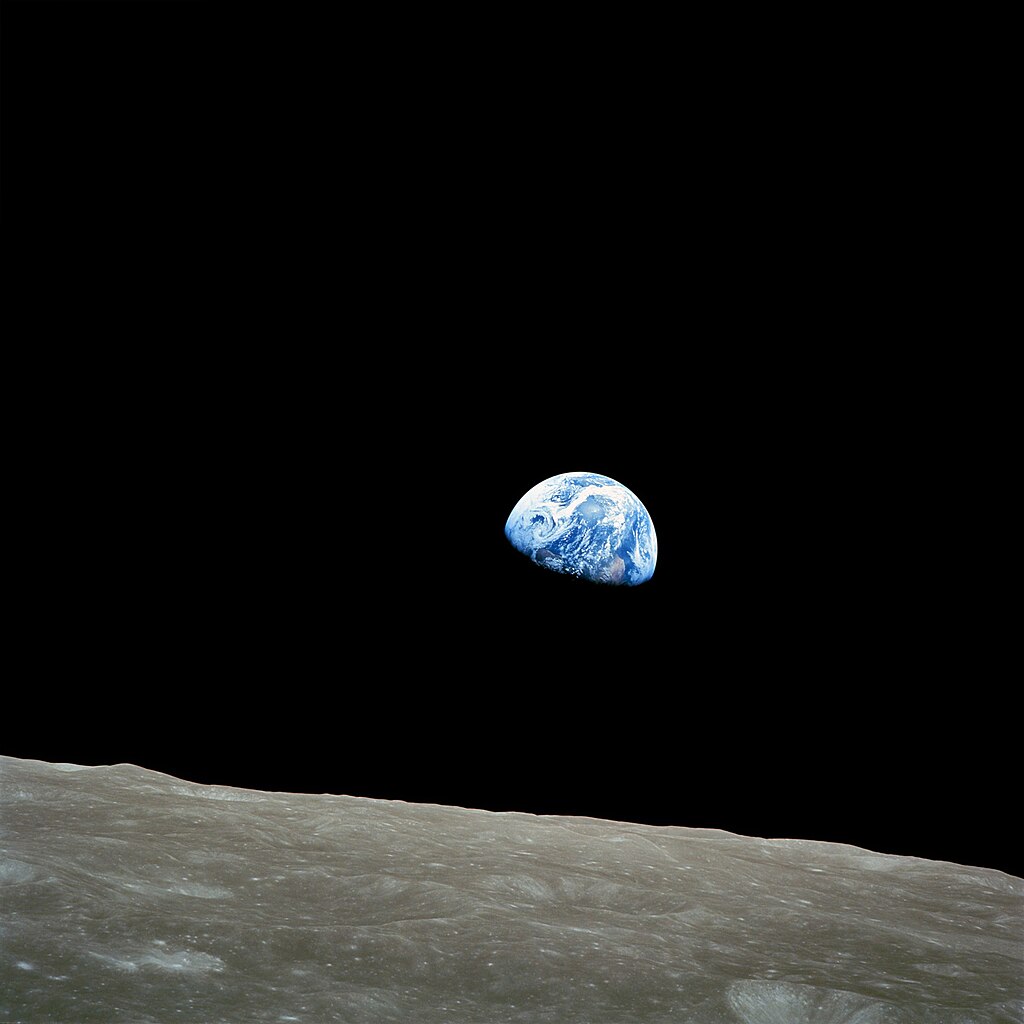 美國退休太空人安德斯曾於1968年拍攝著名的「地球升起」（Earthrise）照片。(維基百科)