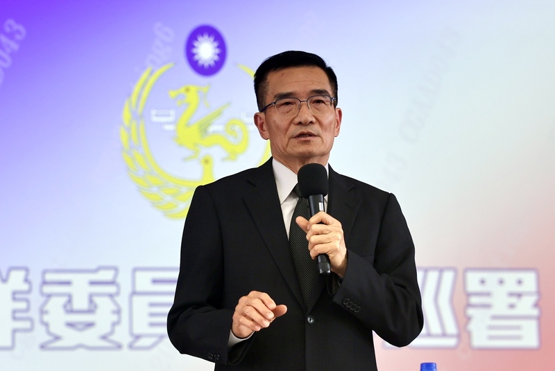 海巡署長張忠龍表示，台灣海峽多暗礁淺灘，船艦大、不一定好用。(圖：中央社)