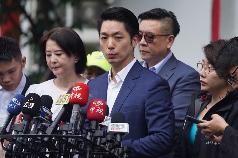 台北市長蔣萬安（中）12日接受媒體聯訪。 (圖：中央社)