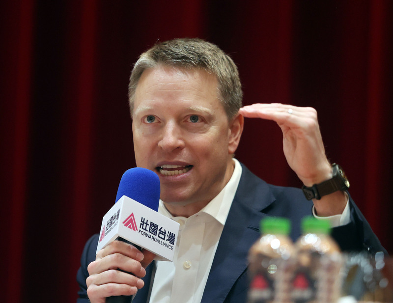 前美國白宮副國安顧問博明（Matt Pottinger）（圖）13日應邀在台北出席「沸騰的護城河：保衛台灣的緊迫行動」新書發表會，身為主要作者的他強調，建立威懾嚇阻能力的成本，絕對遠比發生戰爭來得低。 (圖：中央社)