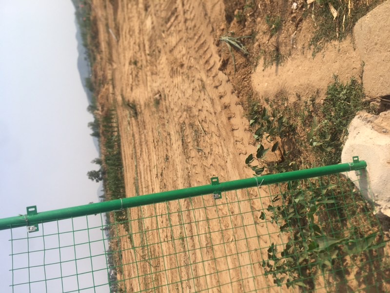 山東濛河雙堠水庫工程爆強徵土地爭議，廠商未經村民同意強行毀壞林地，抽砂買賣，引發村民不滿。(圖取自網路)