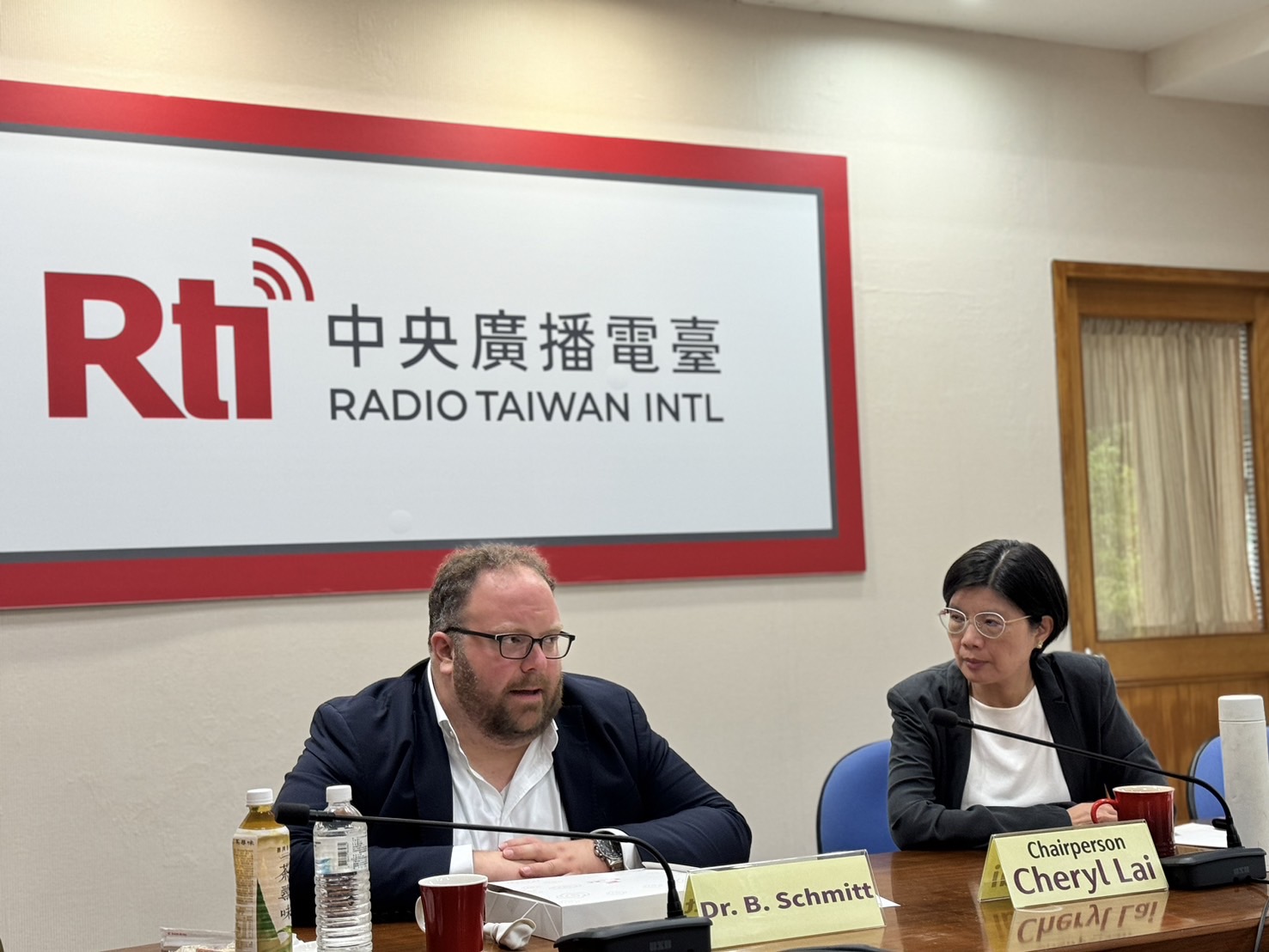 美國賓州大學高級研究員施密特(Benjamin Schmitt)18日訪問中央廣播電台。(Rti)