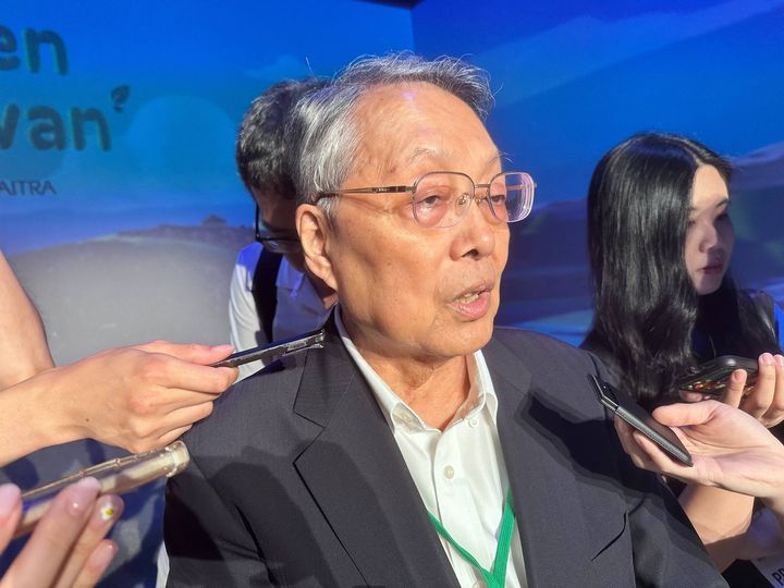 宏碁創辦人施振榮指出，AI浪潮中，非理工人才甚至會比理工人重要，因為台灣理工領域已經做到世界級。(謝佳興 攝)