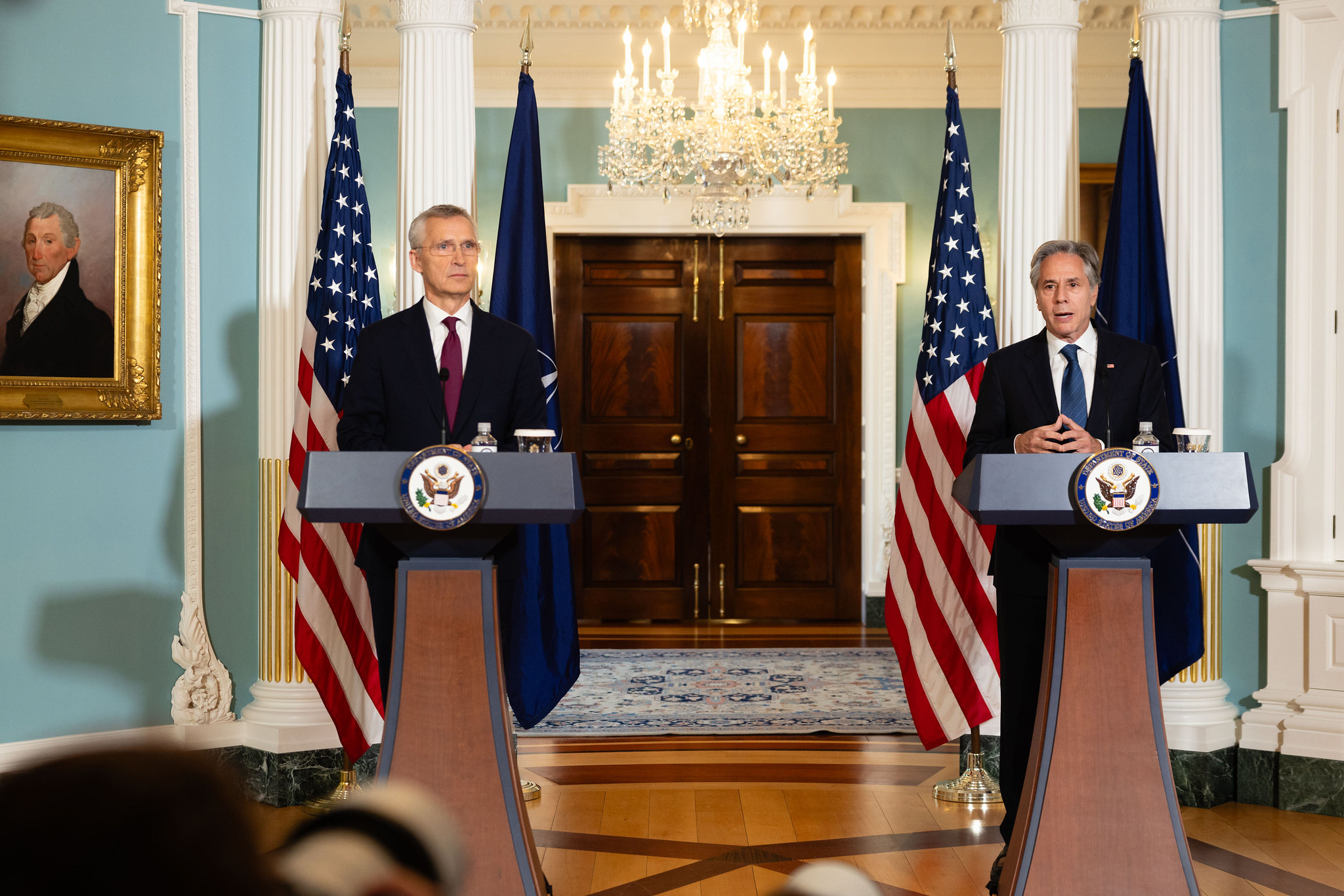 美國國務卿布林肯和北約祕書長史托騰柏格18日在華府舉行聯合記者會。(圖:美國國務院)