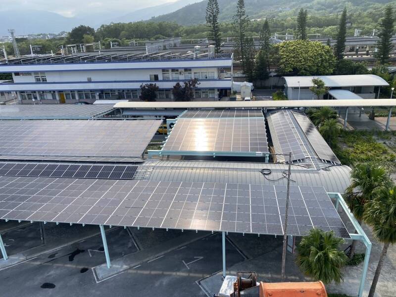 示意圖。台鐵台東站設置太陽光電棚架，估計每年約可發綠電168萬541度電。(台鐵提供/中央社)