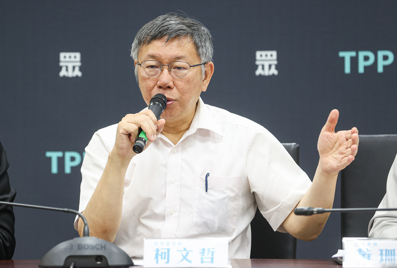 台灣民眾黨主席柯文哲（圖）25日出席民眾黨團會議，並在會後受訪。 (圖：中央社)