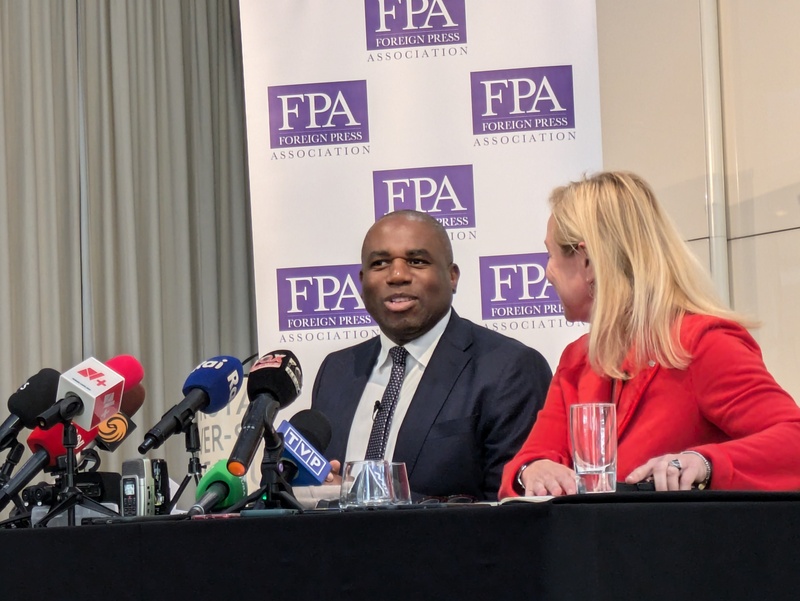 可能成為英國下一任外相的國會議員拉米（左）1日說，他將推動讓更多跨部會官員訪問中國，一如他認為積極與中國接觸往來的歐美夥伴。 (圖：中央社)