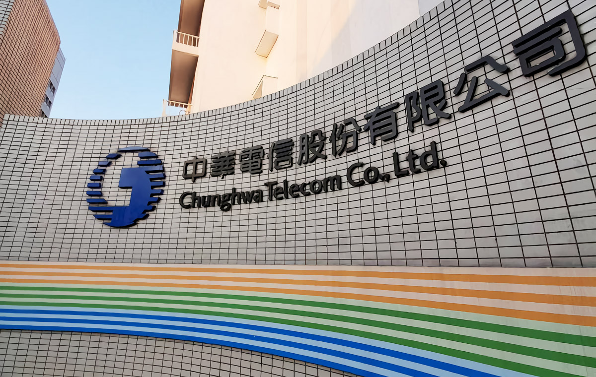 中華電信14日表示，國際海纜船於3月2日完修台馬第3海纜後，14日上午也完成台馬第2海纜修復。(圖：中央社)